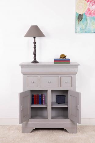 Petit Buffet 2 portes 4 tiroirs Thimoty réalisé en chêne massif de style Louis Philippe Finition Chêne Brossé Gris Patiné SEULEMENT 1 DISPONIBLE