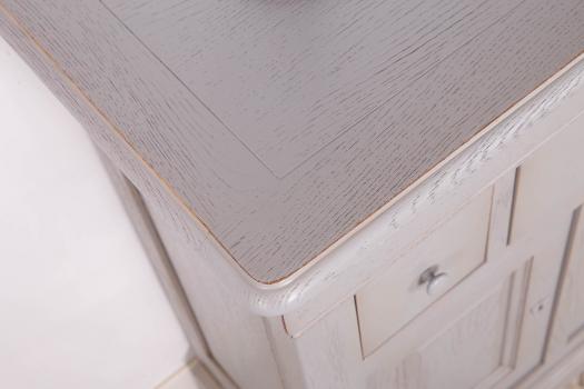 Petit Buffet 2 portes 4 tiroirs Thimoty réalisé en chêne massif de style Louis Philippe Finition Chêne Brossé Gris Patiné SEULEMENT 1 DISPONIBLE