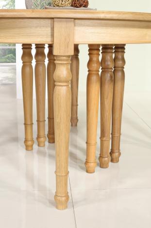 Table ovale 110x135 réalisée en Chêne de style Louis Philippe avec 10 allonges de 40 cm dont 1 allonge ceinturée SEULEMENT 1 DISPONIBLE