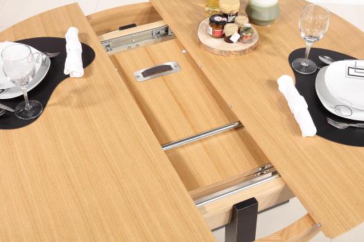 Table ronde extensible Léo réalisée en chêne diamètre 120 avec 1 allonge intégrée, piétement moderne 