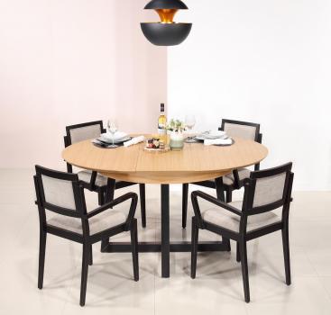 Table ronde extensible Léo réalisée en chêne diamètre 120 avec 1 allonge intégrée, piétement moderne 