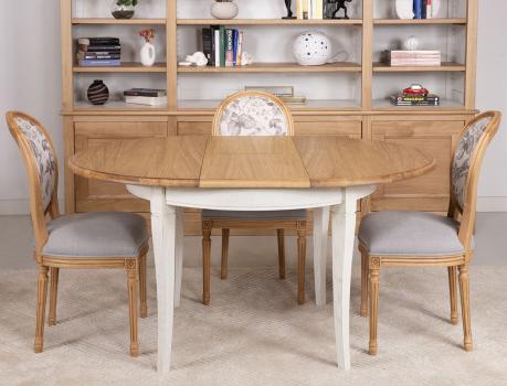 Table ronde 4 pieds Marc-Antoine réalisée en Chêne Massif de style Louis Philippe Diamètre 110 cm Finition Chêne naturel et Ivoire Patiné SEULEMENT 1 DISPONIBLE