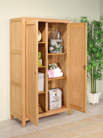 Armoire 2 portes Parisienne réalisée en chêne Les portes ferment à clefs