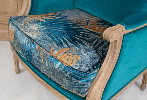 Fauteuil de style Louis XVI réalisé en Chêne massif  Tissu FSM SEULEMENT 1 DISPONIBLE