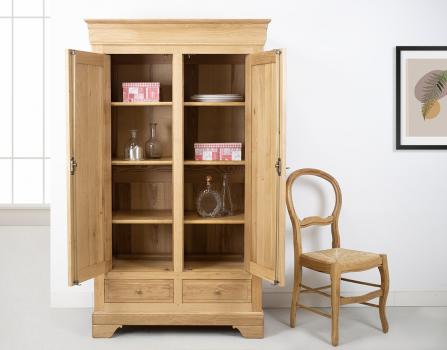 Petite Amoire Léo réalisée en Chene Massif de style Louis Philippe SEULEMENT 1 DISPONIBLE